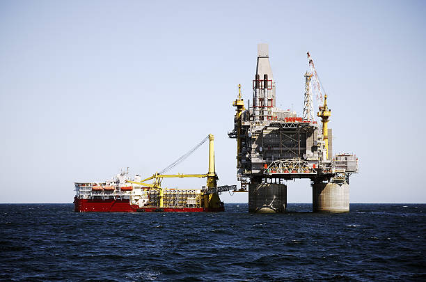 istock Oil rig sea 520786869