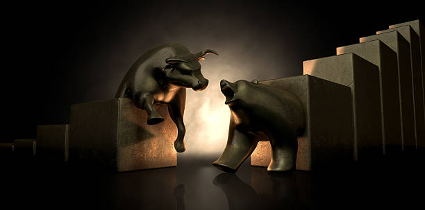 bull and bear market statues - stock market bull bull market bear photos et images de collection