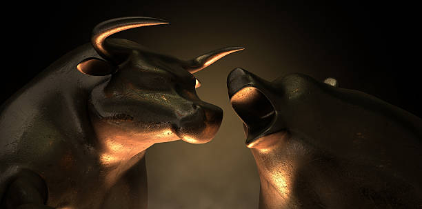 bull and bear market statue - stock market bull bull market bear foto e immagini stock