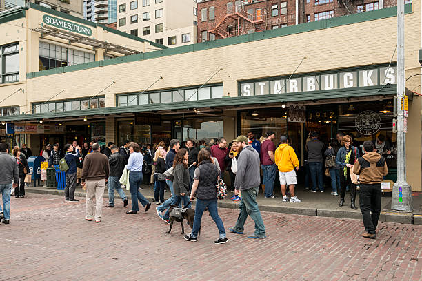 el starbucks más antiguo - starbucks sign coffee seattle fotografías e imágenes de stock