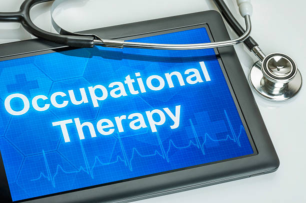 compressa con il testo terapia occupazionale sul display - physical and occupational therapists foto e immagini stock