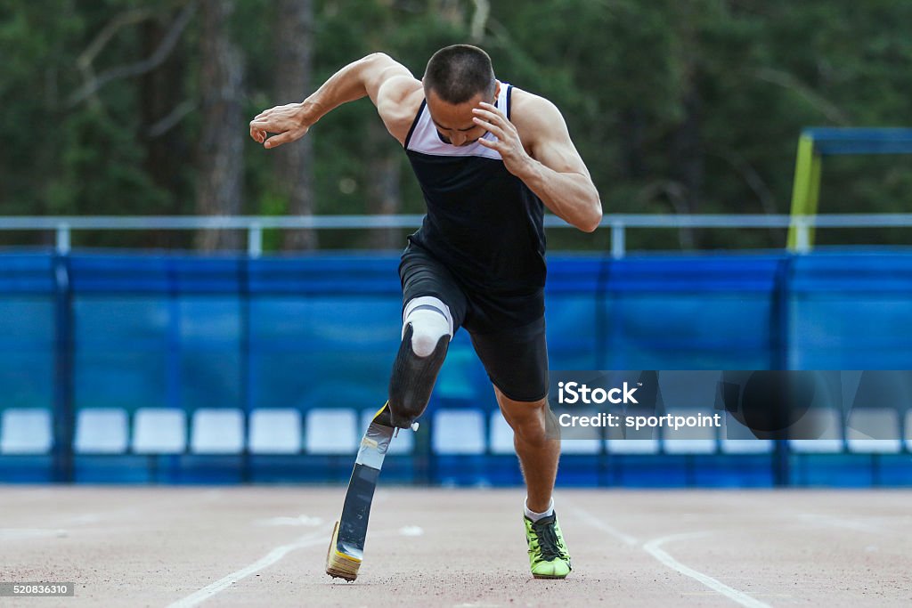 Explosiven start eines Athleten Amputiert - Lizenzfrei Sportler mit Behinderung Stock-Foto