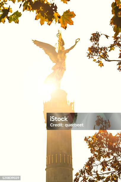 Statue Von Victoria Mit Sonnenlicht Stockfoto und mehr Bilder von Berlin - Berlin, Gold - Edelmetall, Goldfarbig