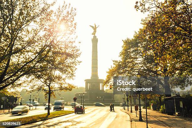 Statue Von Victoria Mit Sonnenlicht Stockfoto und mehr Bilder von Siegessäule - Siegessäule, Tiergarten, Berlin