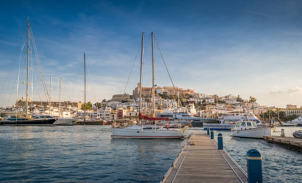 dalt vila fortaleza - majorca yacht marina palma imagens e fotografias de stock