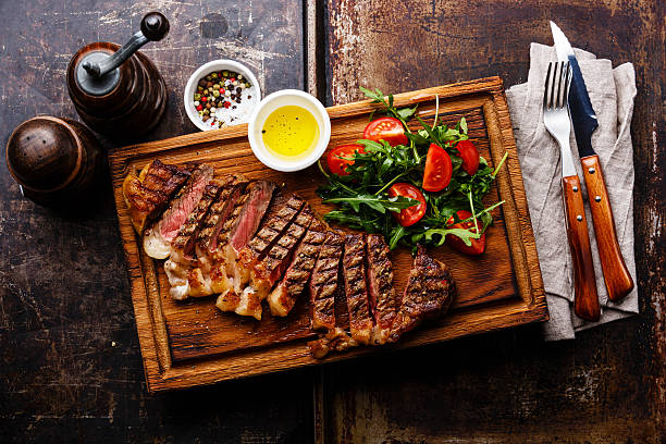 istock Sliced steak and salad with tomatoes and arugula 520842106