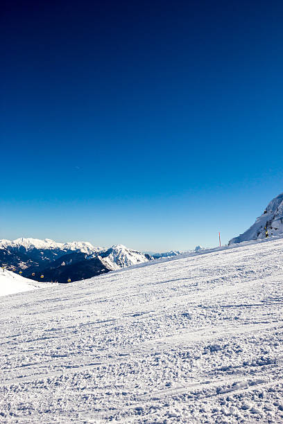 tag auf der skipiste - dolomites ski lift winter ski track stock-fotos und bilder