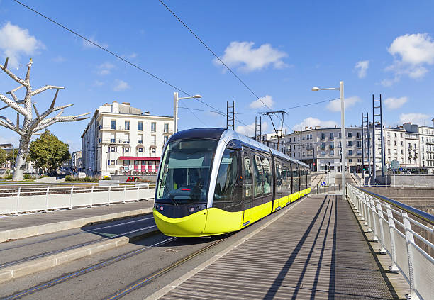 gelbes tram auf der straße von brest, frankreich - cable car fotos stock-fotos und bilder