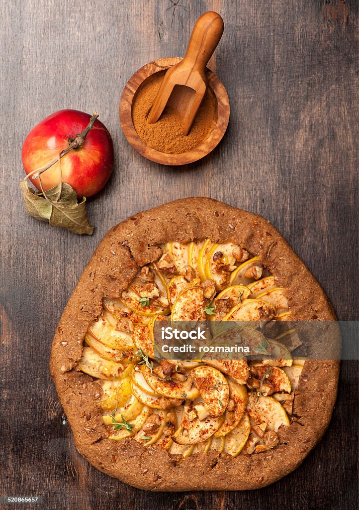 Galette de maçã. Torta caseira com maçãs - Foto de stock de Brincar royalty-free