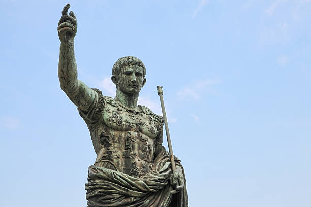 cesare augusto, statua di roma, italia - augustus caesar foto e immagini stock