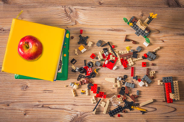 edificio isolati, lego e prenota - maple leaf foto e immagini stock