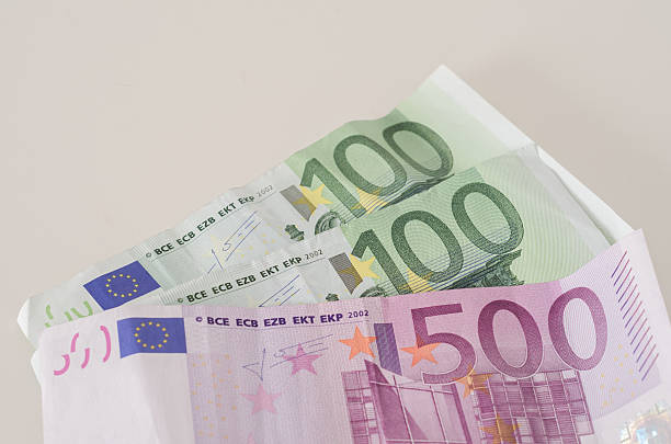 istock Five Hundred and Hundred Euro Banknotes Closeup 520885896