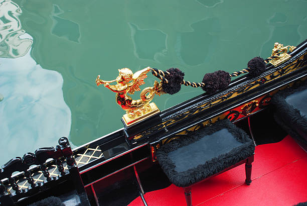 베니스 세부 곤돌라 - venice italy gondola grand canal luxury 뉴스 사진 이미지