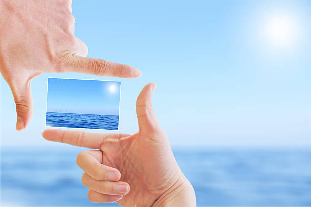 istock Hand frame and seascape photo 520890174