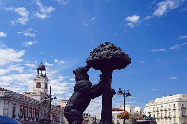 Puerta del Sol, Bear and the Madrona Tree Puerta del Sol, Bear and the Madrona Tree heraldic symbol of Madrid, Spain madrid photos stock pictures, royalty-free photos & images