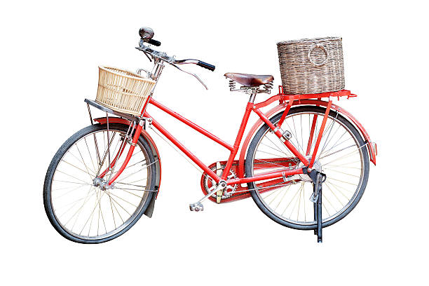 velho vermelho bicicleta vintage com cestos isolado sobre branco de rotim - bicycle isolated basket red imagens e fotografias de stock