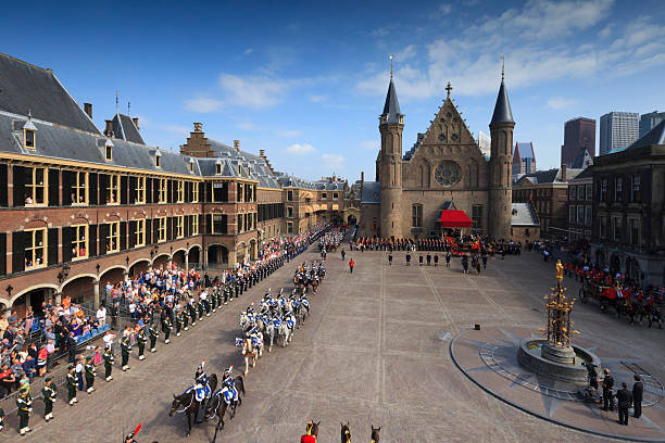 military ceremony on binnenhof during prinsjesdag in the hague - prinsjesdag stockfoto's en -beelden