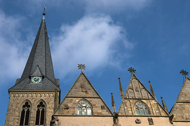 igreja gótica spire, herford, alemanha - herford imagens e fotografias de stock