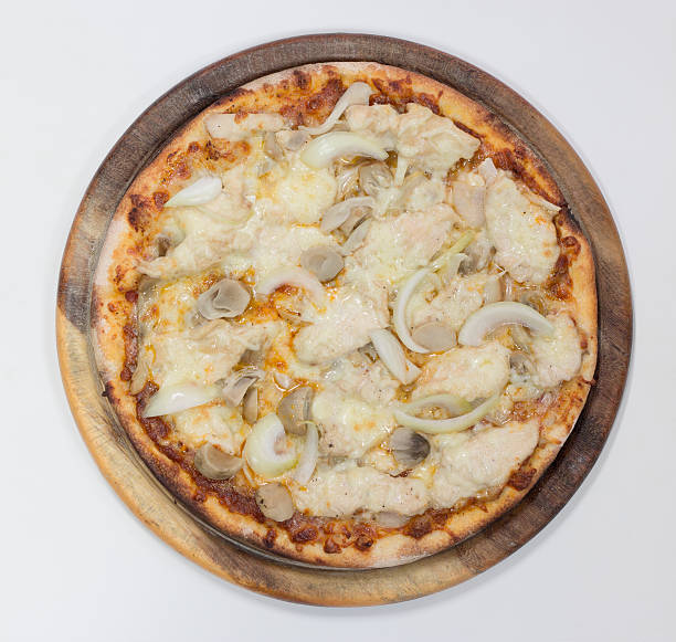 istock Delicious chicken pizza on white 521001241