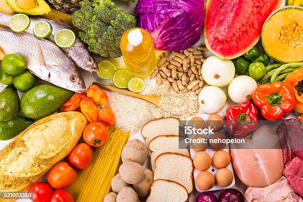 Eine Gruppe Von Speisen Stockfoto und mehr Bilder von Ernährungspyramide - Ernährungspyramide, Gemüse, Gesunde Ernährung