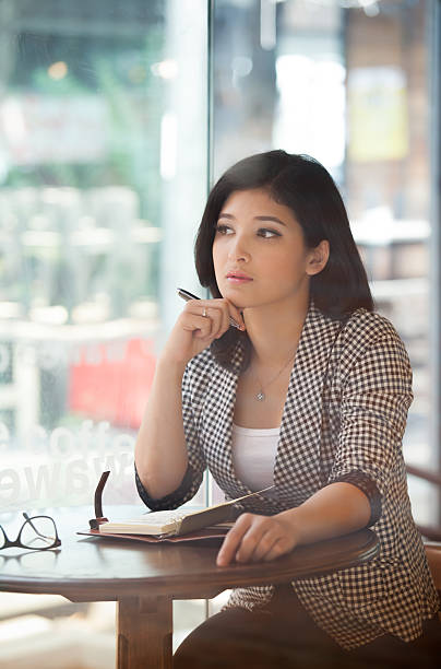 istock Businesswoman working in a coffee shop. 521010384