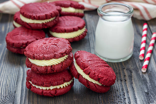 istock Red velvet sandwich cookies with milk 521015024
