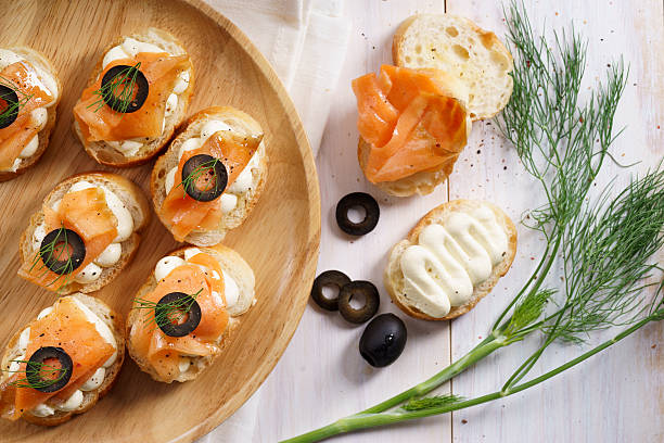 копчёный лосось канапе - appetizer gourmet cream cheese canape стоковые фото и изображения