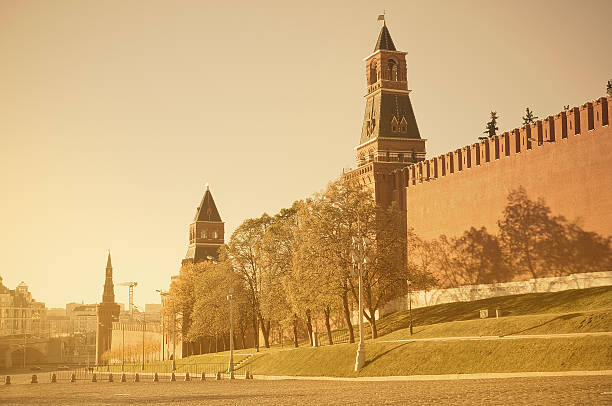istock Autumn view of Moscow Kremlin wall. 521023811