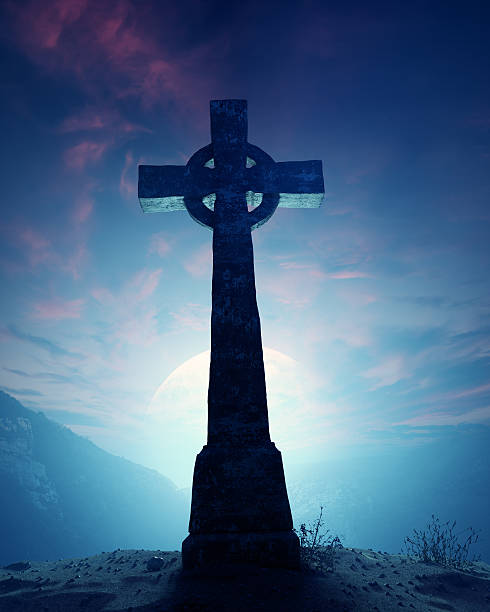 кельтский крест с moon - celtic cross cross shape blue vertical стоковые фото и изображения