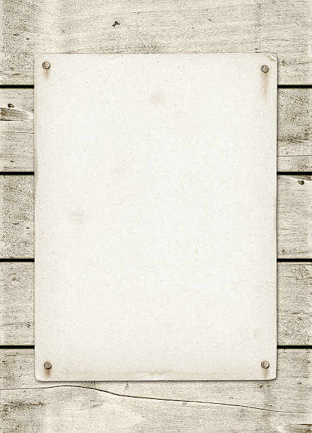 vuoto poster vintage imposta su una tavola di legno bianco - wall wood old obsolete foto e immagini stock