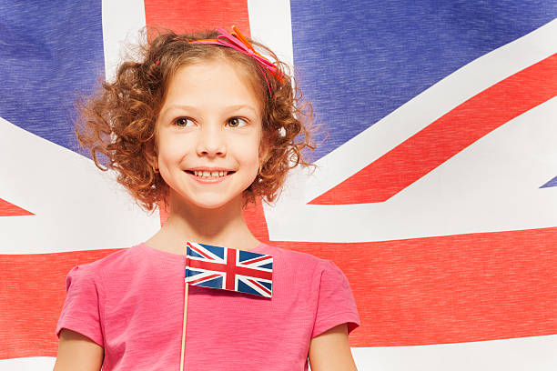 ładna dziewczyna z flaga, banerów anglii za - hairstyle crest zdjęcia i obrazy z banku zdjęć