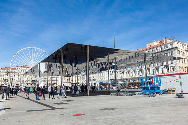 люди ходят нормана фостера's павильон в марсель, франция - marseille provence 2013 стоковые фото и изображения