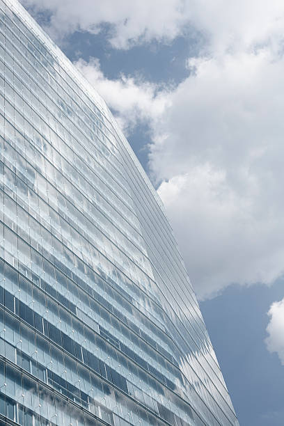 Moderne Gebäude aus Glas gegen Himmel – Foto