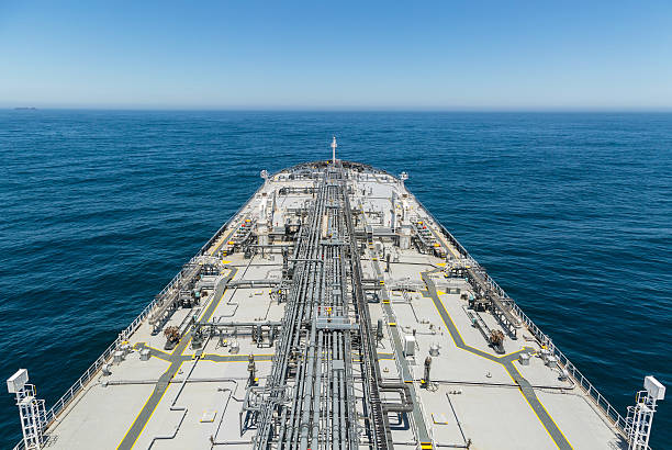 istock Tanker ship proceeding to skyline in the sea 521082554