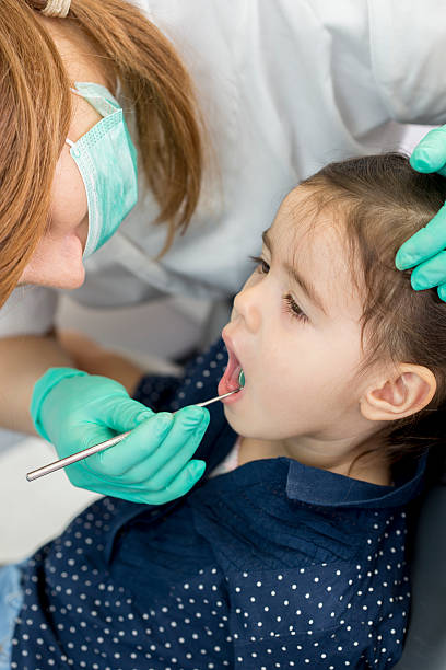 istock Little girl at the dentist 521132419