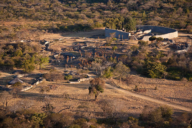 panoramica della grande zimbabwe - ancient wonder foto e immagini stock