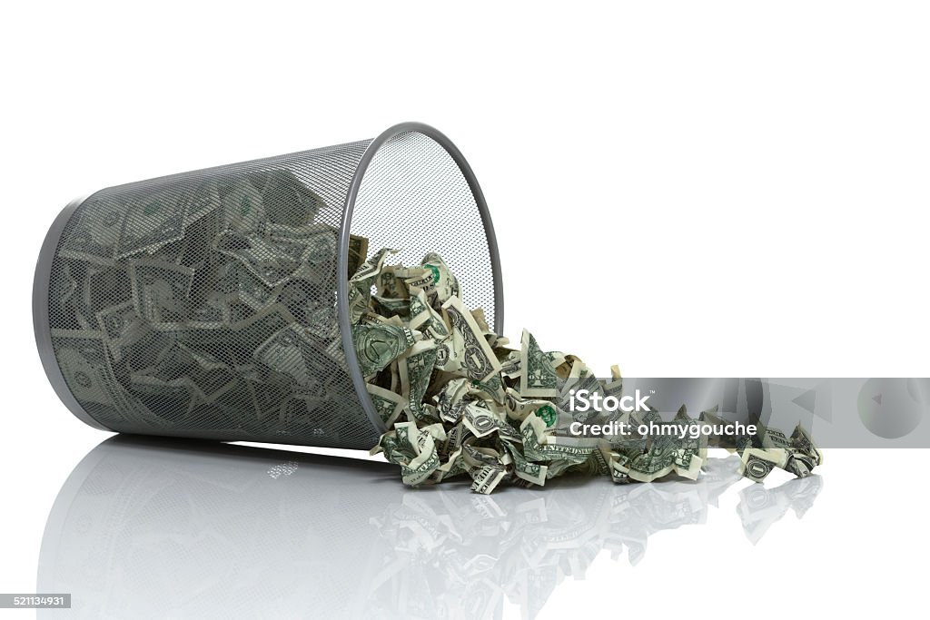 Mülltonne voller Geld und Kontraststreifen an der Seite Verschütten Geld - Lizenzfrei Währung Stock-Foto