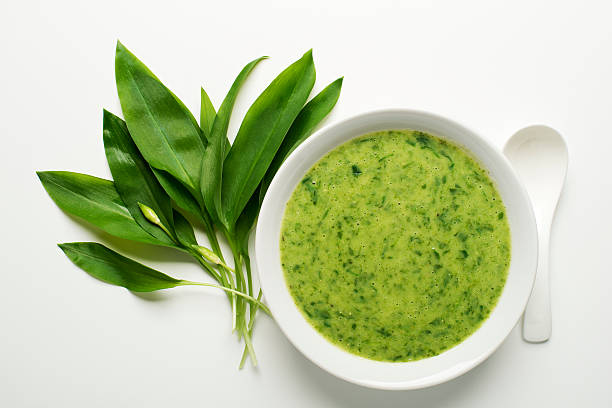 グリーンのスープ - soup zucchini spinach cream ストックフォトと画像