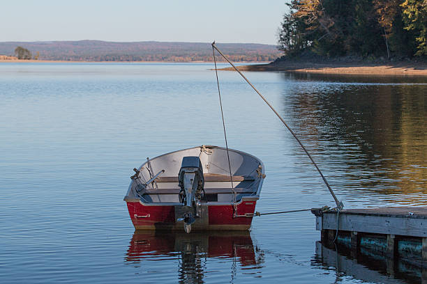 istock Autumn on the lake 521139863