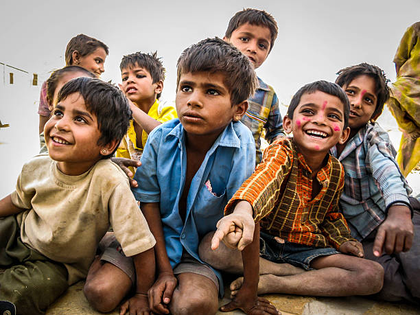 indian crianças em jaisalmer deserto, rajastão, índia - islam child indian culture ethnic - fotografias e filmes do acervo