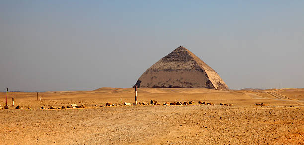 piramide dashur - snofru foto e immagini stock