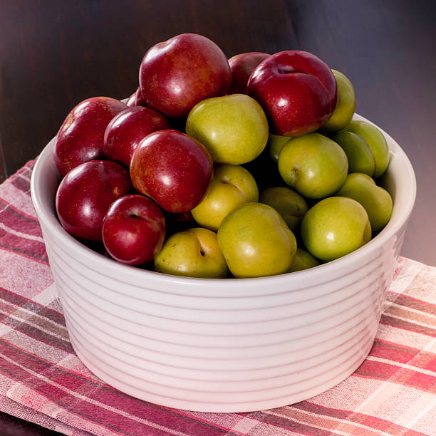 istock Red and green plums served 521158017