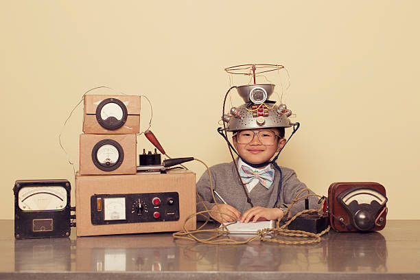 giapponese bambino ragazzo con la mente lettura il casco - retro revival connection innovation child foto e immagini stock