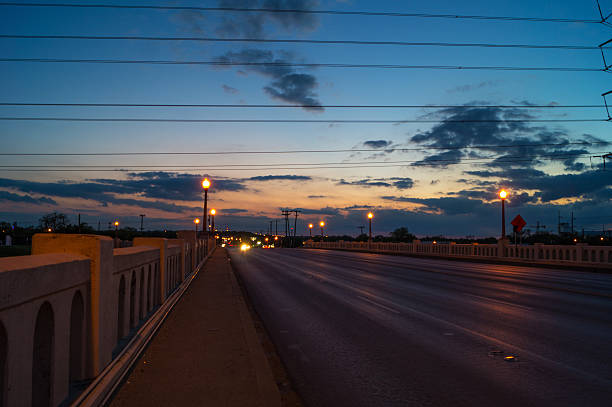 istock Dallas, Texas commerce Street bridge looking south 521201454