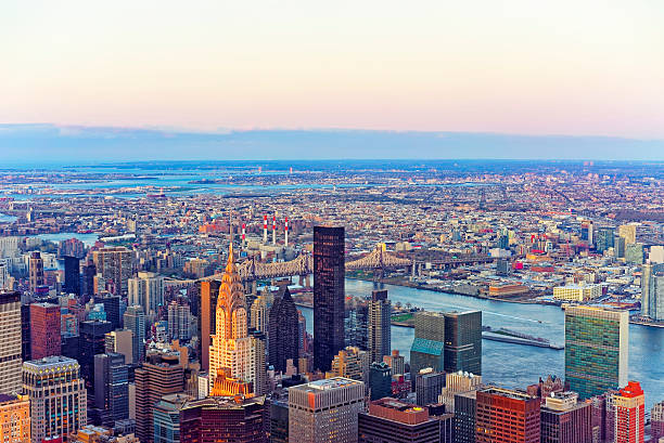 vista panorâmica do distrito de centro da cidade de nova iorque - queensborough bridge imagens e fotografias de stock