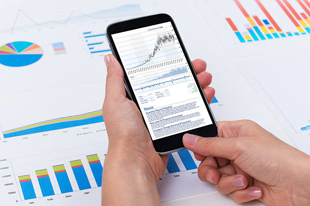 istock Person With Mobile Phone Showing News 521204976