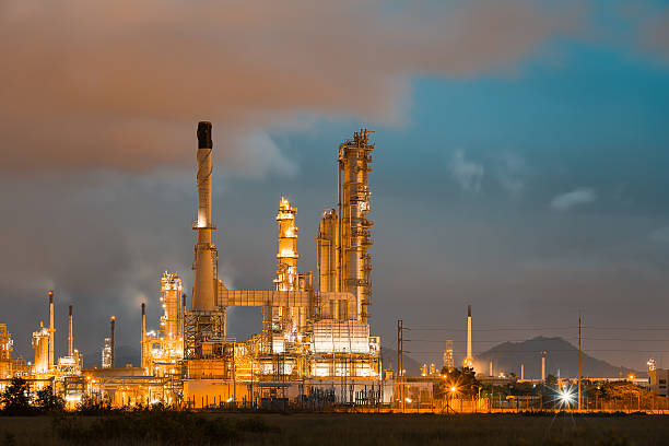 istock Oil refinery factory 521206516
