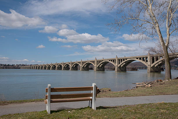 xix 강 따라 벤치 - bridge pennsylvania susquehanna river concrete 뉴스 사진 이미지