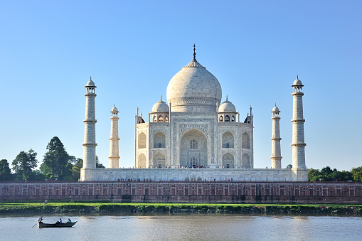 Taj Mahal in the sunshine, a legend architecture in Agra, Uttar Pradesh, India.