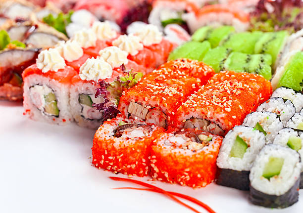 食欲をそそる寿司 - appetizer asia carrot maki sushi ストックフォトと画像